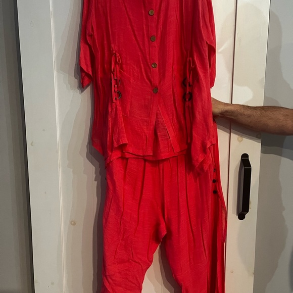 Beautiful pants and top outfit perfect for vacation trips and summer gatherings. - Picture 6 of 9